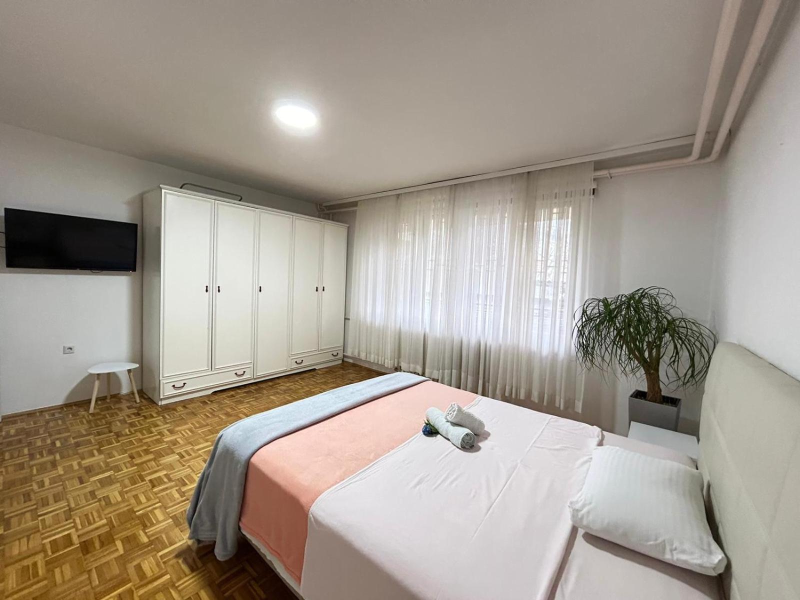 Ferienwohnung Avlija Garden Gem SJJ Exterior foto